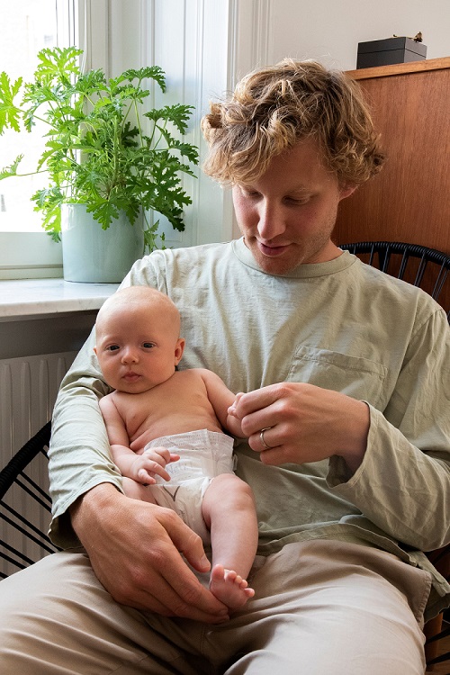 papà con neonato naty